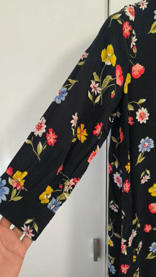 Vestido camisero negro floral Stradivarius