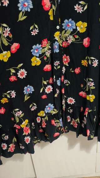 Vestido camisero negro floral Stradivarius