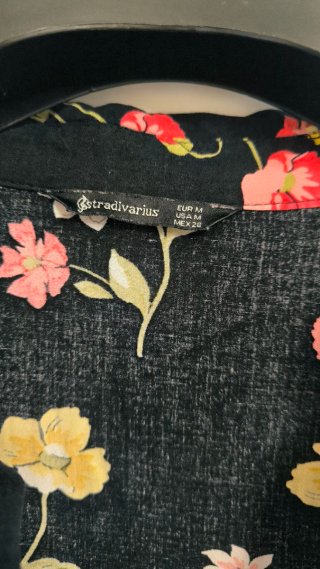 Vestido camisero negro floral Stradivarius