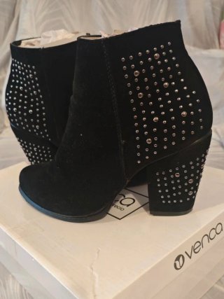 Botines negros tacón ancho con tachuelas