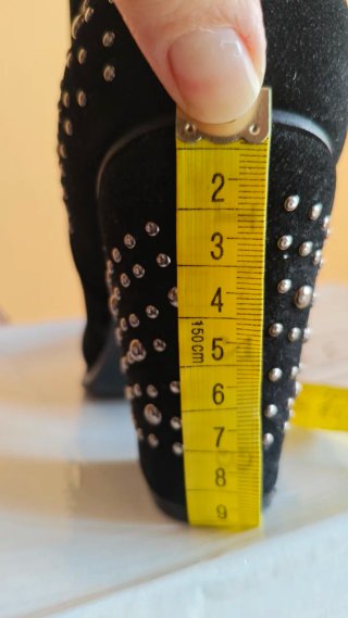 Botines negros tacón ancho con tachuelas