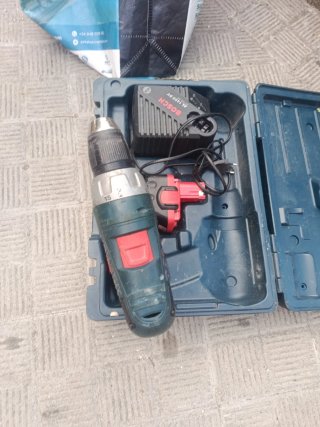 Taladro Bosch con Batería y Cargador
