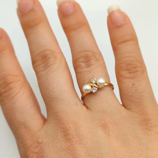 00820 ANILLO CON PERLAS Y CIRCONITAS DE ORO DE 18K