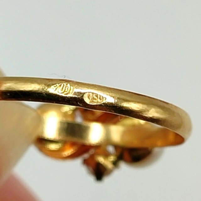 00820 ANILLO CON PERLAS Y CIRCONITAS DE ORO DE 18K
