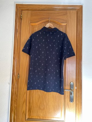 Polo azul marino con flamencos