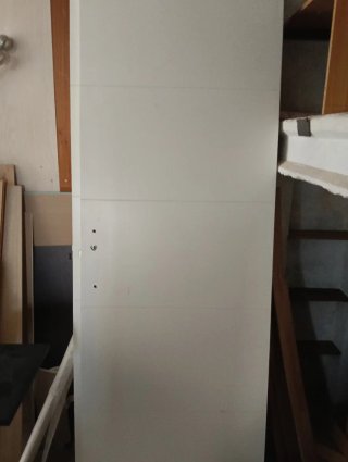 Dos puertas blancas