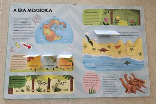 Livro "A Minha Viagem de Descoberta - Dinossauros"
