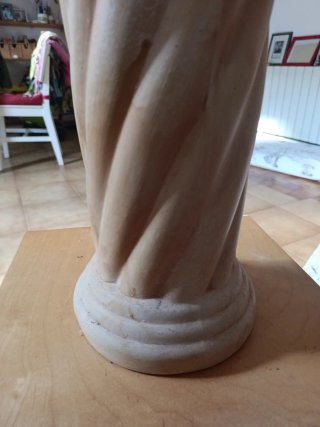 Columna decorativa de yeso