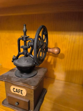 Molinillo de café antiguo madera y metal