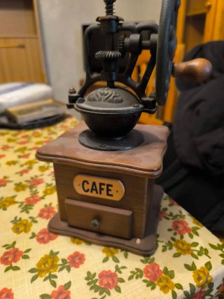 Molinillo de café antiguo madera y metal