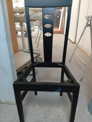 Silla de comedor negra