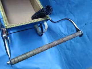 Cochecito antiguo de juguete para niña años 50