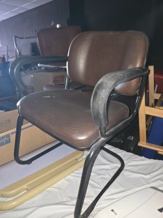 Sillas de oficina metálicas y polipiel