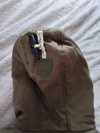 Cazadora verde militar con capucha