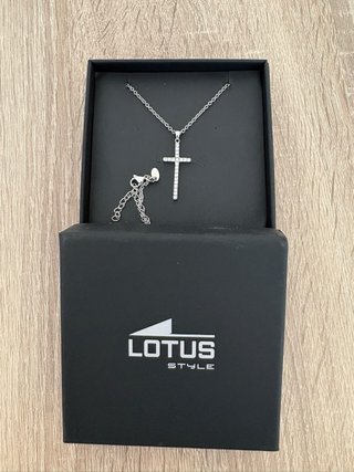 Colgante Cruz LOTUS