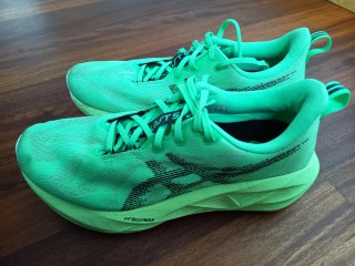 Asics Novablast 5 Verde