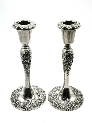 Elegante y pesada pareja candelabros barrocos 70's