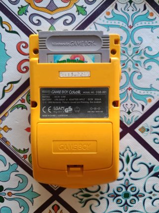 Game Boy Color Amarilla + 4 Juegos y funda.