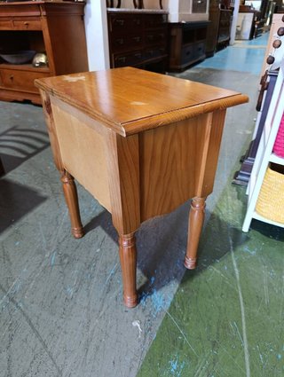 MESITA DE NOCHE RÚSTICA CON CAJON