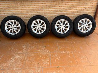 4 Llantas + Neumáticos SsangYong 235/70 R17 Kumho