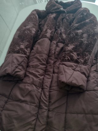 Chaqueta acolchada con estampado floral
