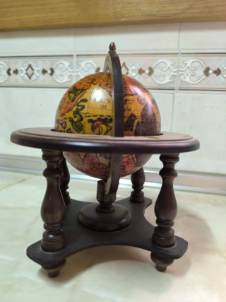 Globo terrestre antiguo zodiaco