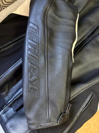 Chaqueta de piel dainese en talla 56