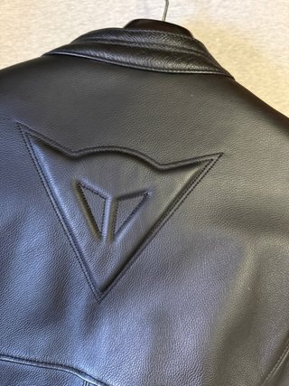 Chaqueta de piel dainese en talla 56