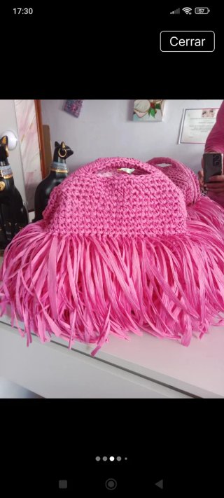 Bolso rosa fucsia de rafia hecho a mano con flecos