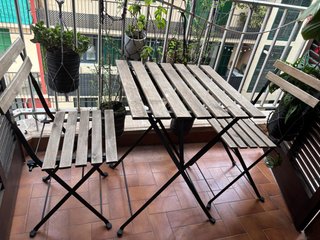 Mesa y sillas plegables balcón