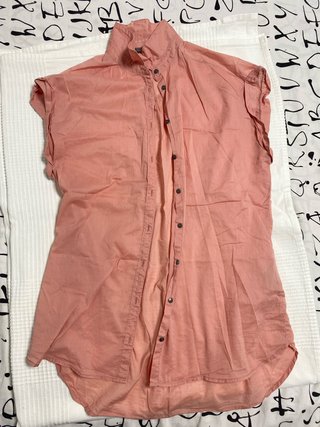 Camisa rosa sin mangas