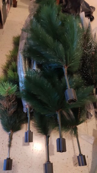 Gran lote de Árboles de Navidad nuevos y baratos