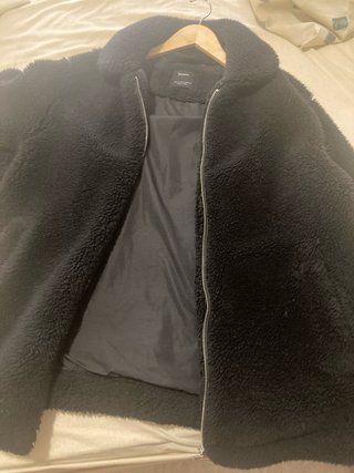 Chaquetón borrego Bershka negro oversize