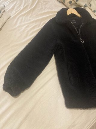 Chaquetón borrego Bershka negro oversize