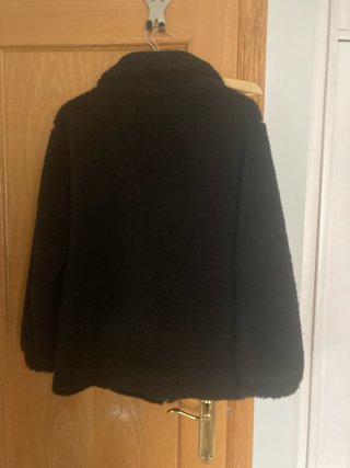 Chaquetón borrego Bershka negro oversize