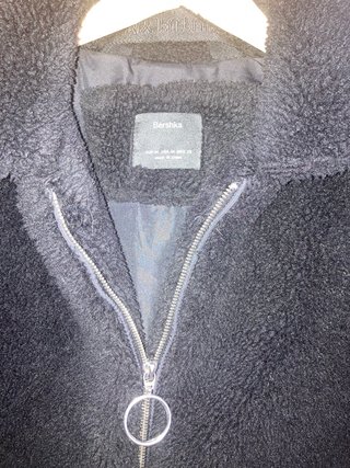 Chaquetón borrego Bershka negro oversize