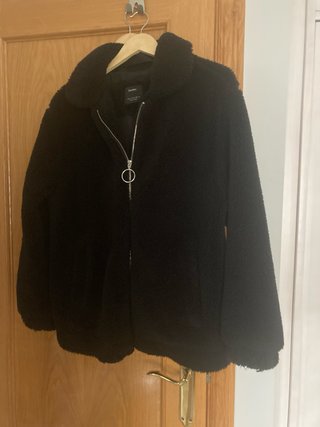 Chaquetón borrego Bershka negro oversize