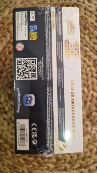 Caja ETB Pokémon 30 Aniversario Precintada,español