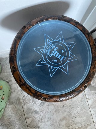 Timbal decorativo con diseño tribal