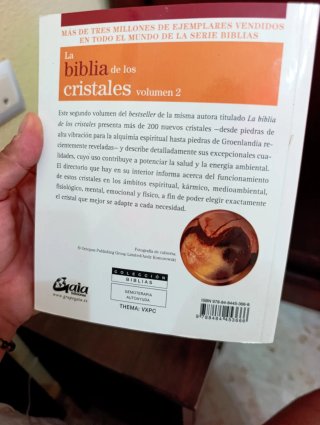 La biblia de los cristales 2 : presenta más de ...