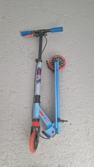 Patinete infantil azul