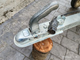 Remolque Erka, 2 puertas y rueda de repuesto.