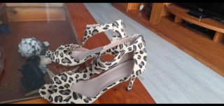 Zapatos tacón medio animal print