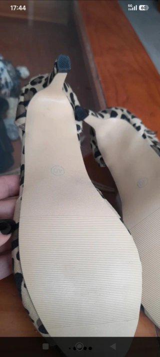 Zapatos tacón medio animal print
