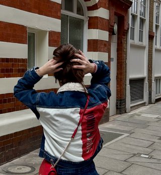 Cazadora vaquera Tommy Jeans con cuello borrego