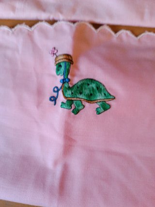 Juego sábanas cuna con tortugas bordadas