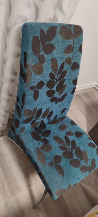 Silla de comedor con estampado floral