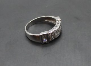 Anillo Oro Blanco 18K Circonitas 3.24g