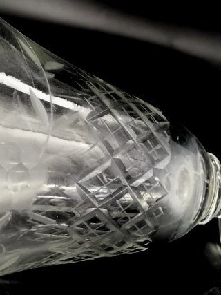 Impecable licorera decantador de cristal tallado