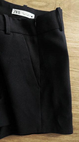 Pantalón corto negro Zara